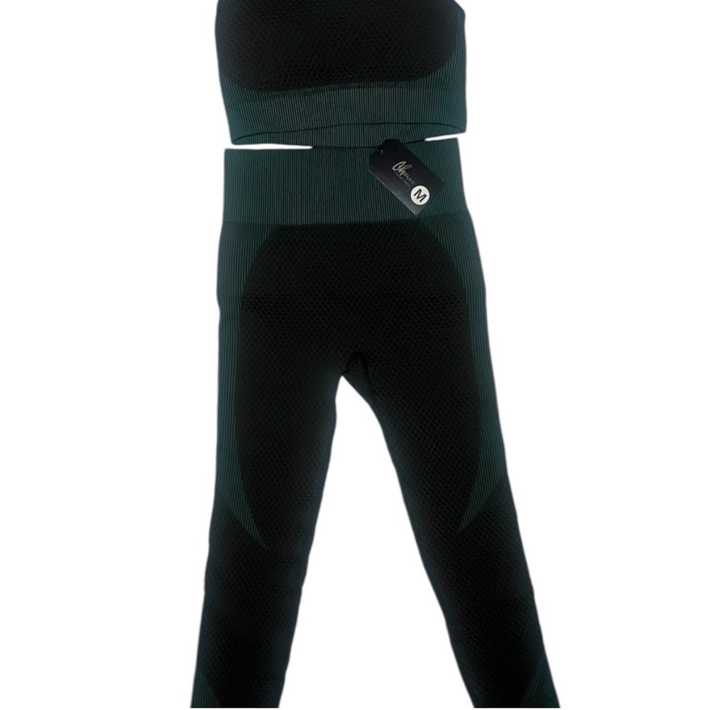 2-Piece Activewear Set - Sports Bra & High-Waist Leggings - Black/Green
Set - Picture 3 of 6